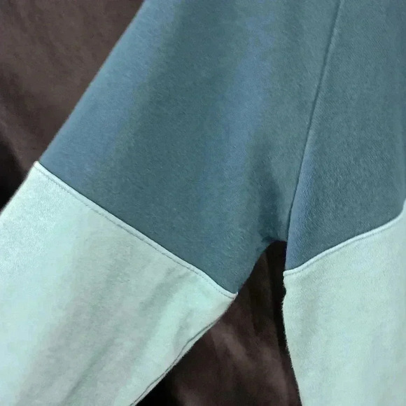 Like new Reebok women's size large zip up hoodie with pockets - Picture 6 of 6